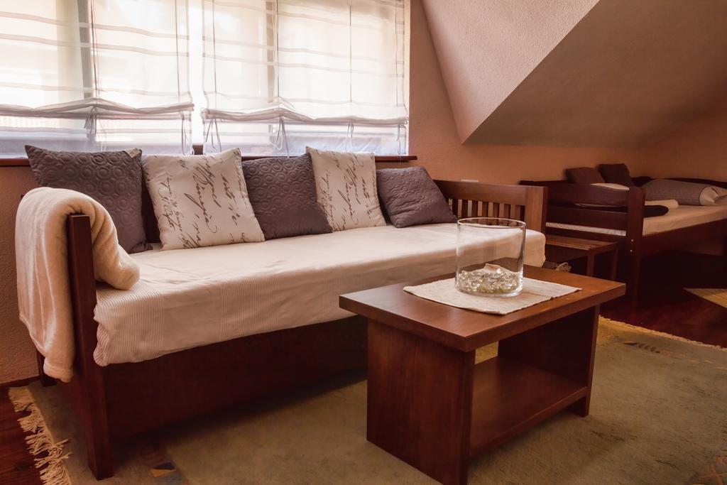 Apartments And Rooms Stefanac سلوني الغرفة الصورة