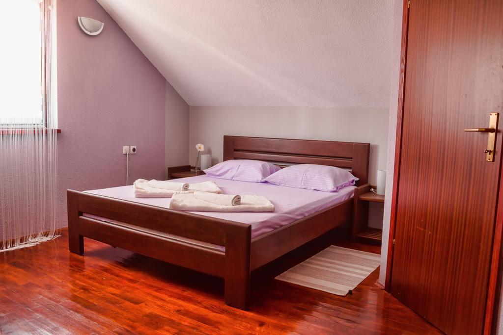 Apartments And Rooms Stefanac سلوني الغرفة الصورة