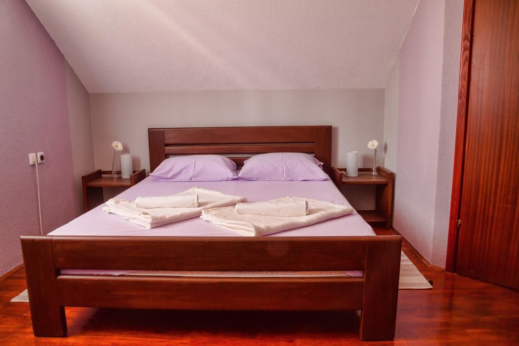 Apartments And Rooms Stefanac سلوني الغرفة الصورة