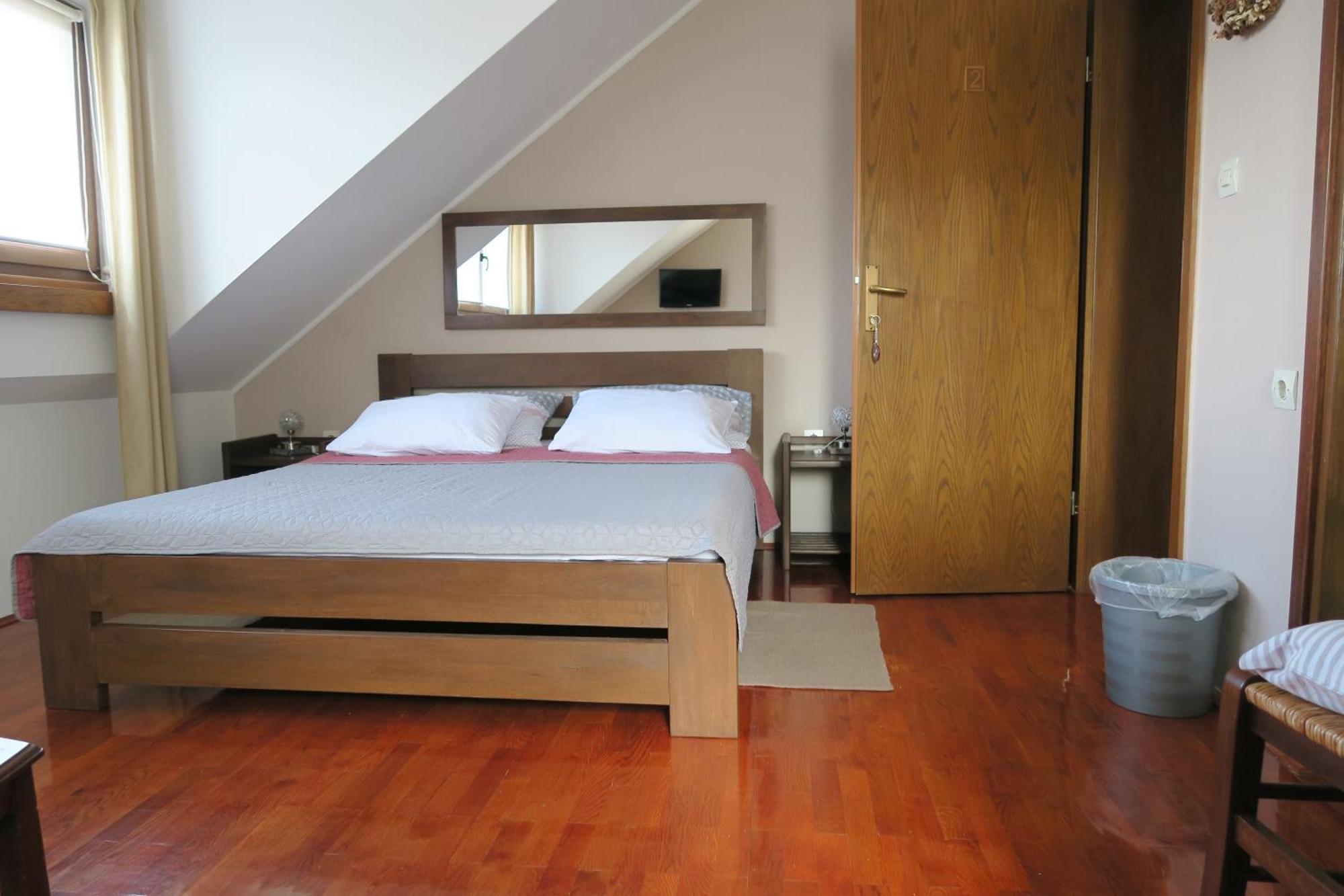 Apartments And Rooms Stefanac سلوني المظهر الخارجي الصورة
