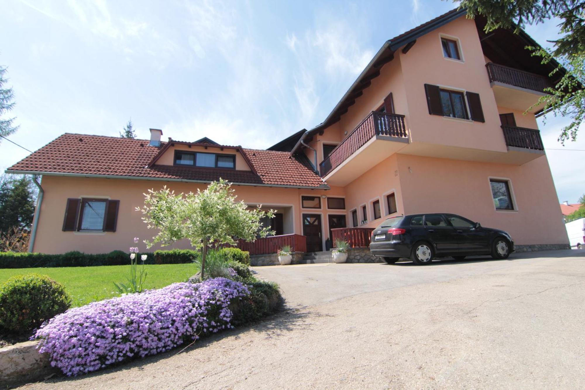 Apartments And Rooms Stefanac سلوني المظهر الخارجي الصورة