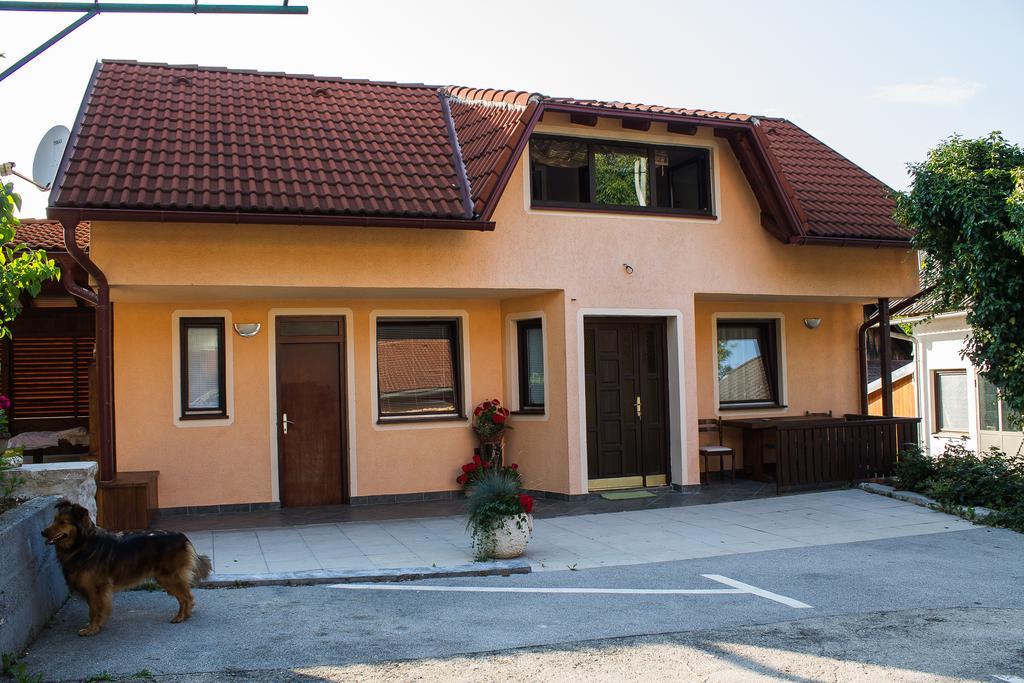 Apartments And Rooms Stefanac سلوني الغرفة الصورة