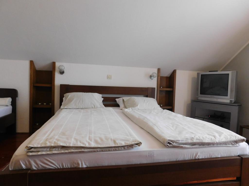 Apartments And Rooms Stefanac سلوني المظهر الخارجي الصورة
