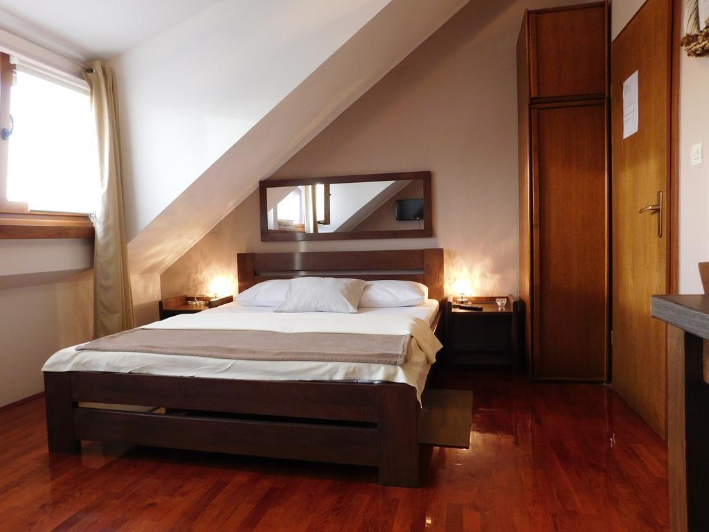Apartments And Rooms Stefanac سلوني المظهر الخارجي الصورة