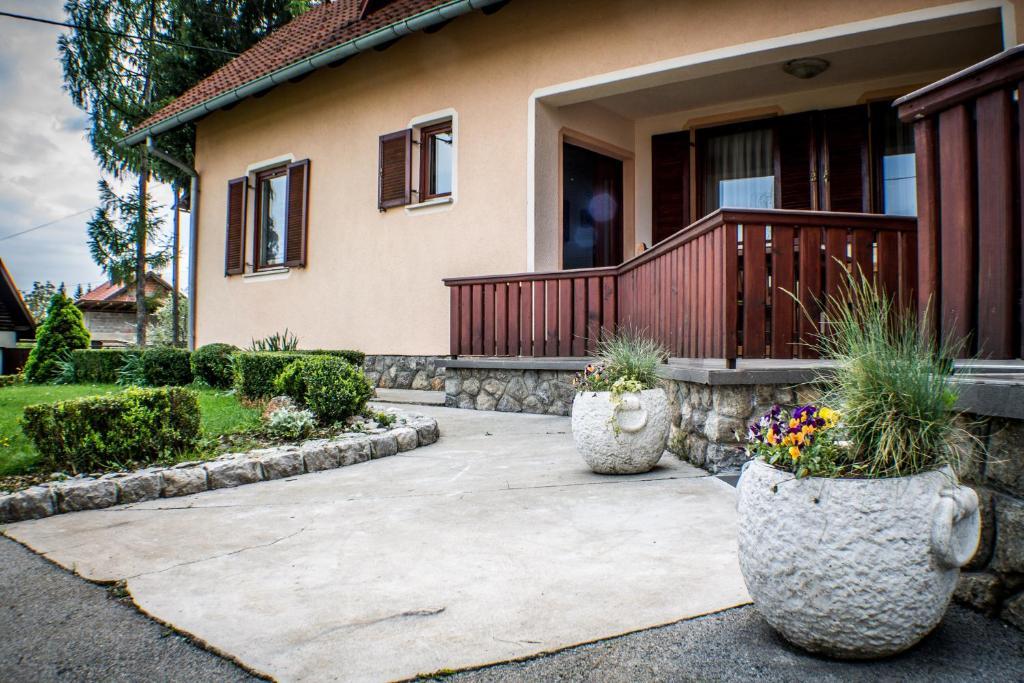 Apartments And Rooms Stefanac سلوني الغرفة الصورة