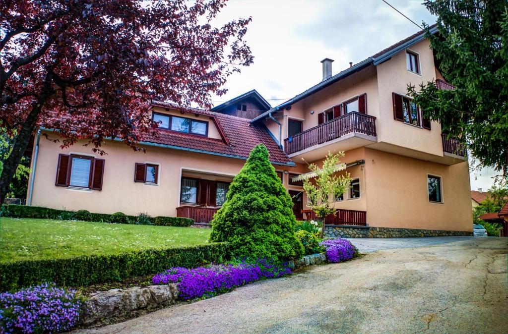 Apartments And Rooms Stefanac سلوني المظهر الخارجي الصورة