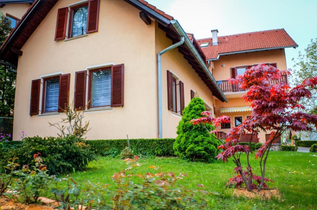 Apartments And Rooms Stefanac سلوني المظهر الخارجي الصورة