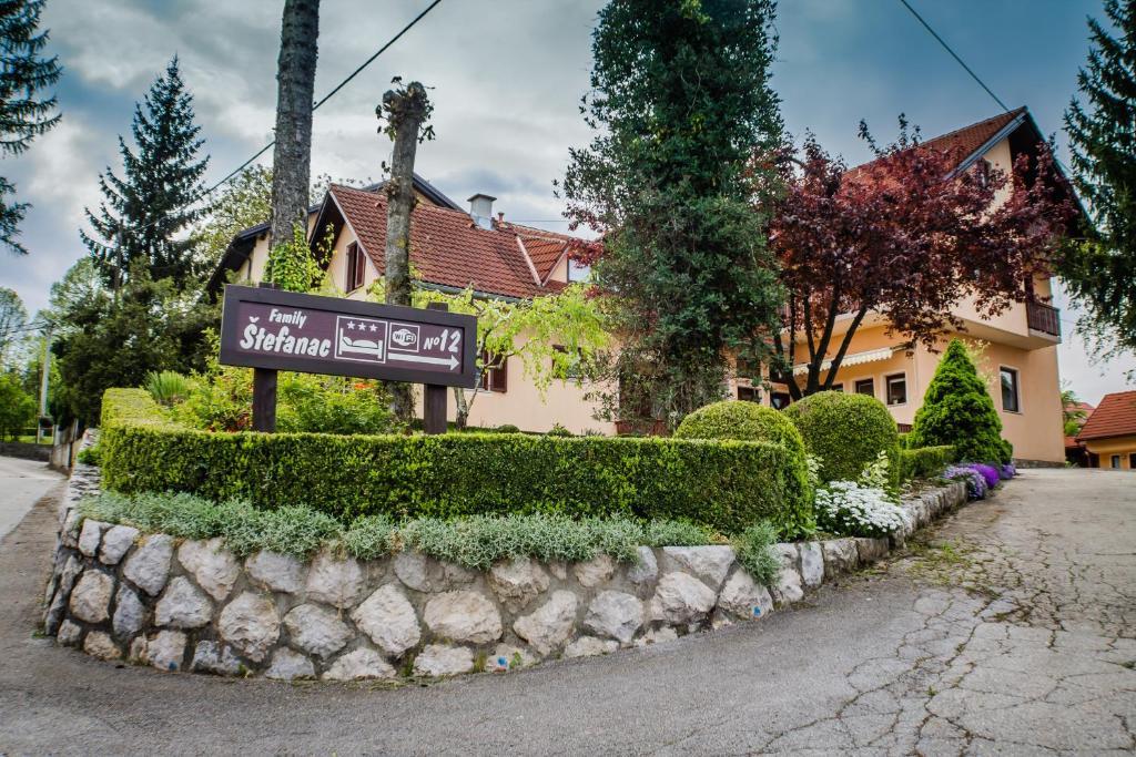 Apartments And Rooms Stefanac سلوني المظهر الخارجي الصورة
